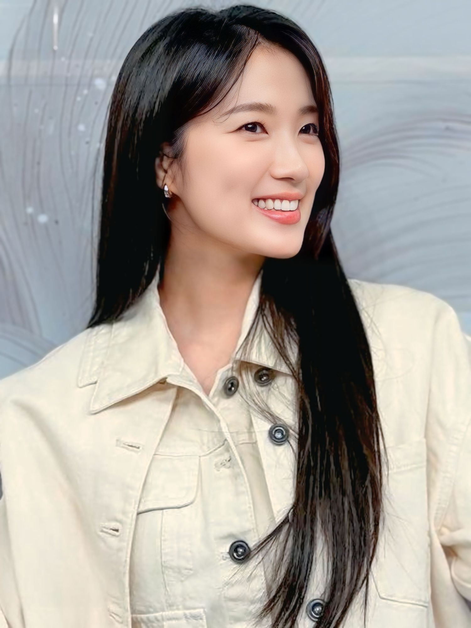 Recent activity shot of Kim Hyeyoon