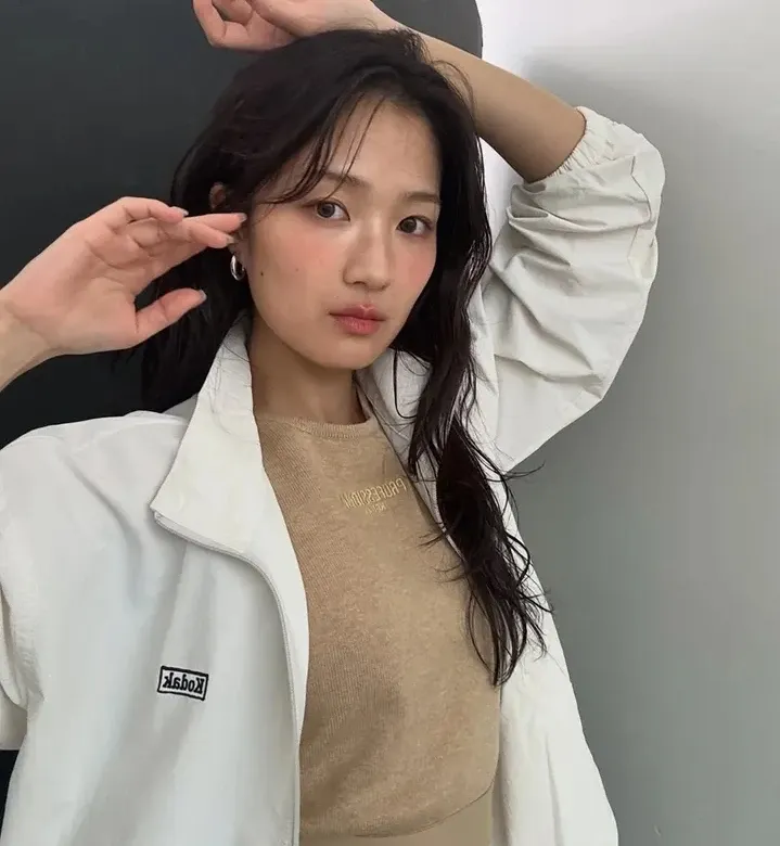 Behind-the-scenes cut of Kim Hyeyoon