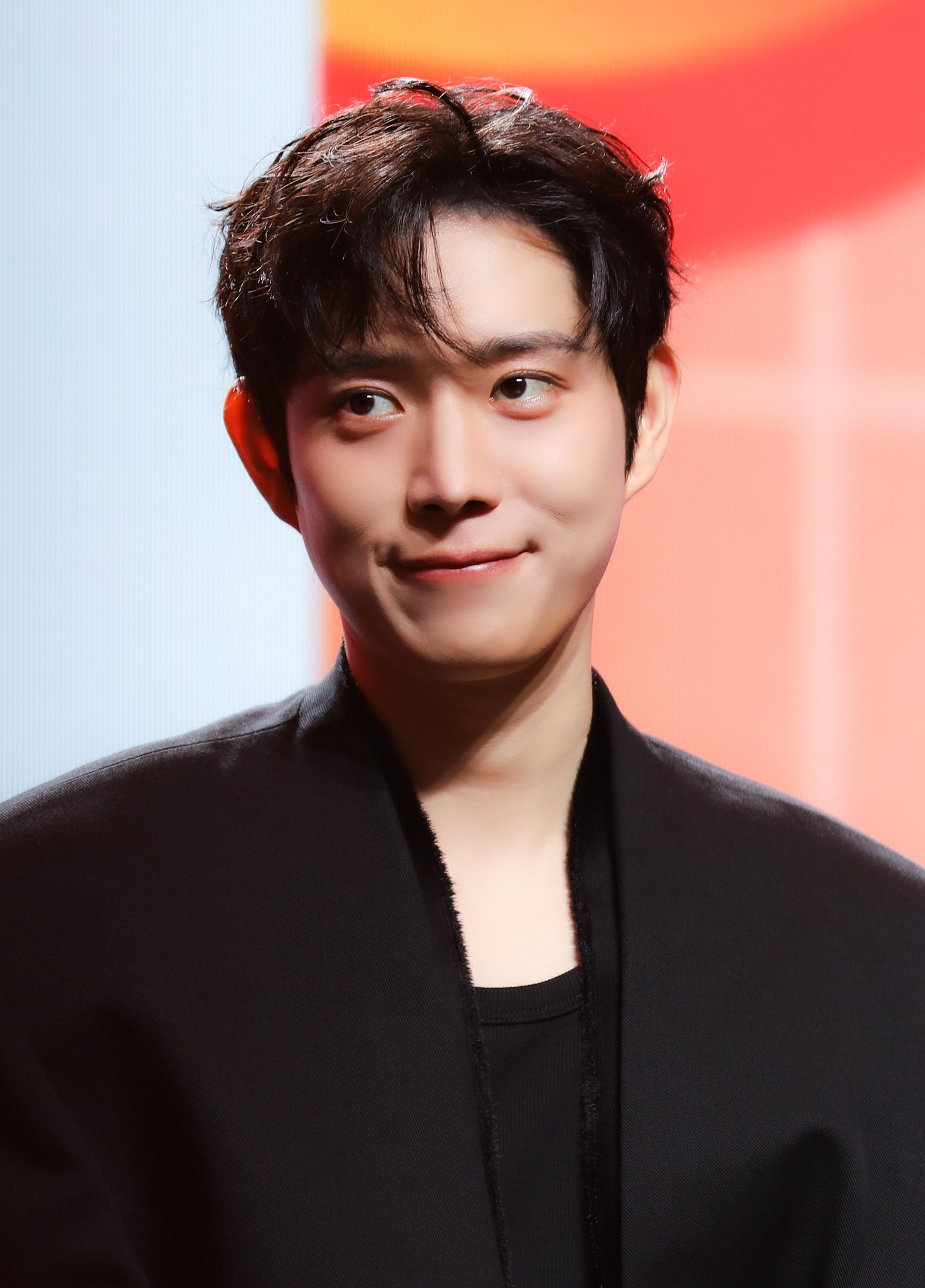 Behind-the-scenes cut of Kim Youngdae