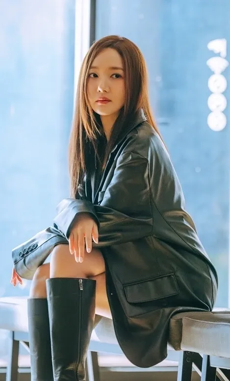 Behind-the-scenes cut of Park Minyoung