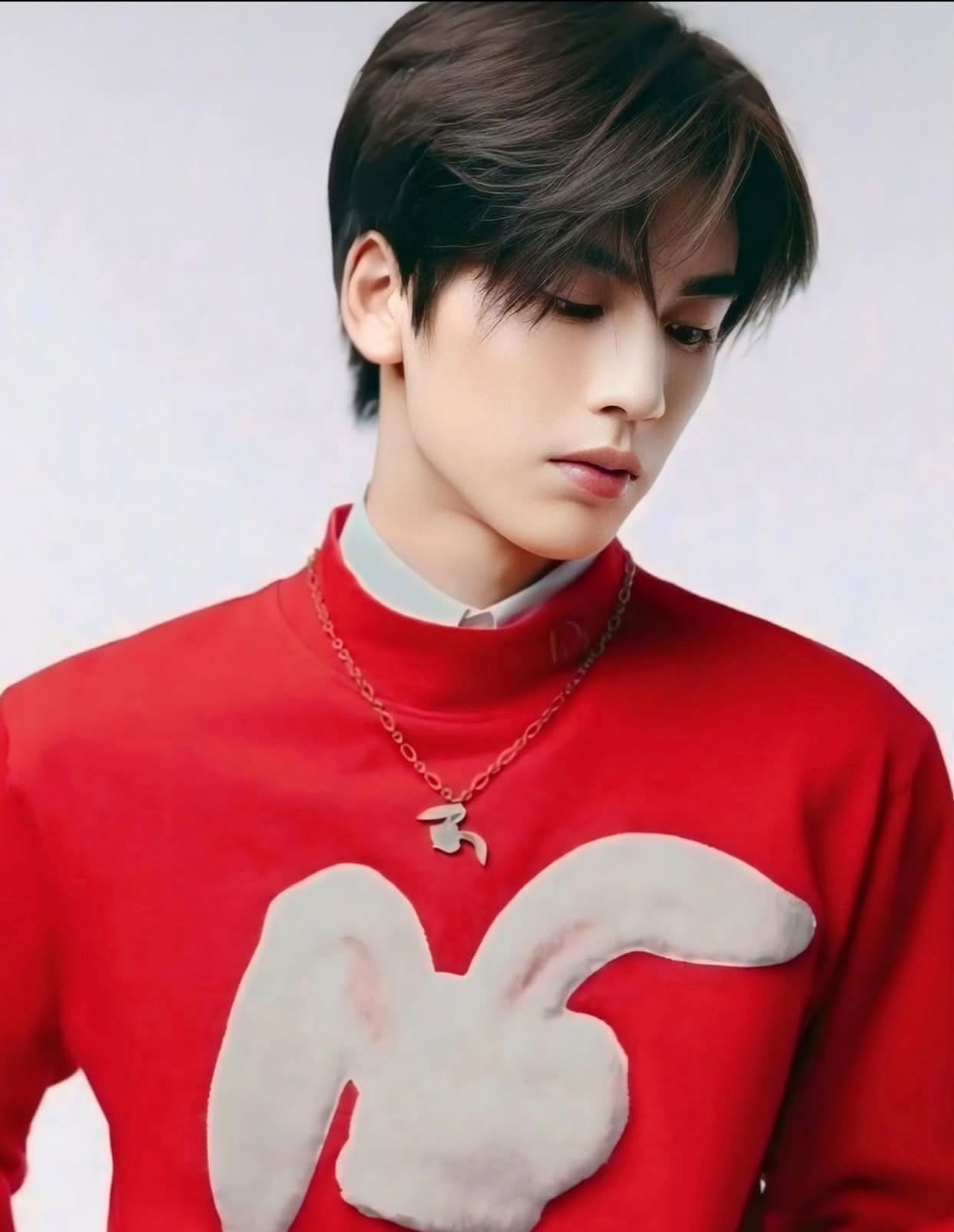 Behind-the-scenes cut of Zhang Linghe