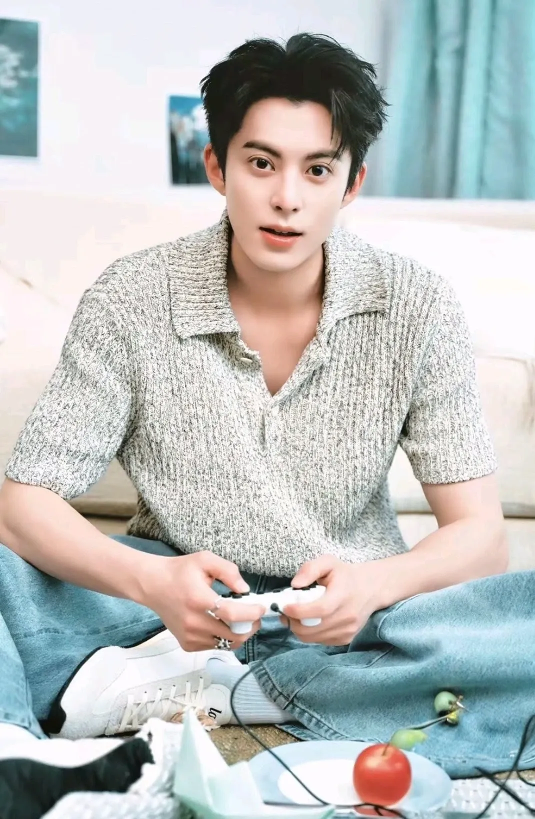 A moment captured by a fan of Dylan Wang