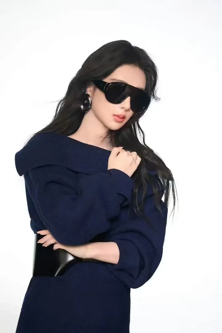 Latest photo of Yang Zi