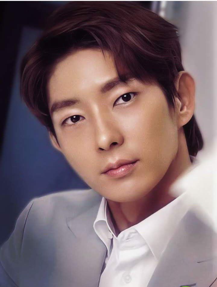A moment captured by a fan of Lee Joongi