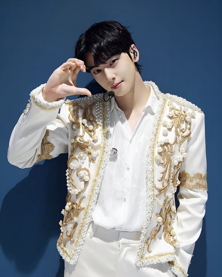 A moment captured by a fan of Cha Eunwoo