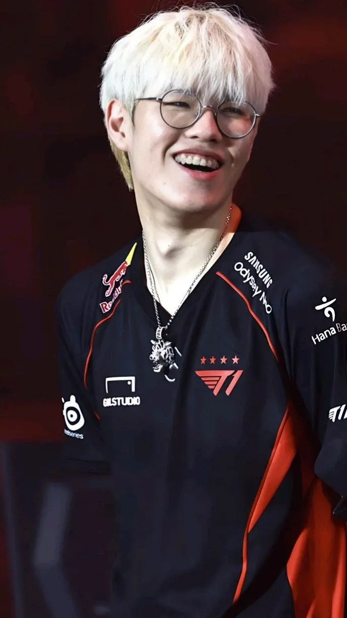 Emotional wallpaper shared by fans for Oner