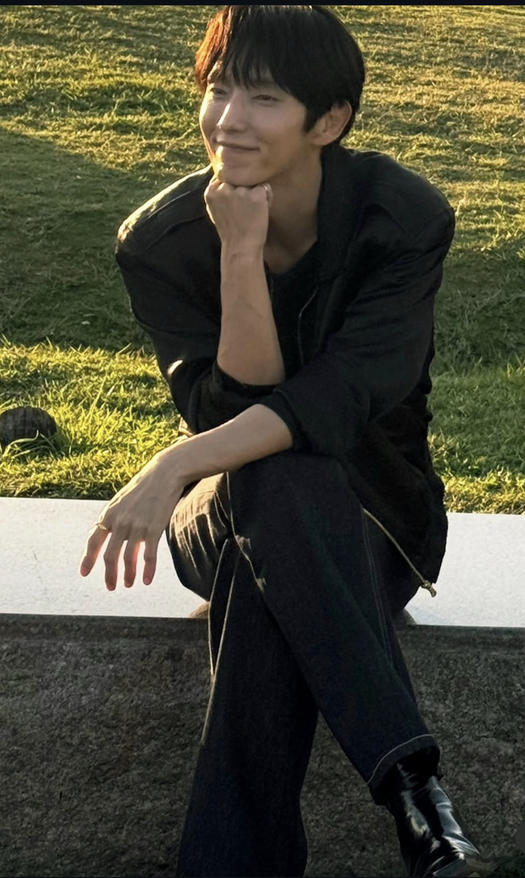 Behind-the-scenes cut of Lee Joongi