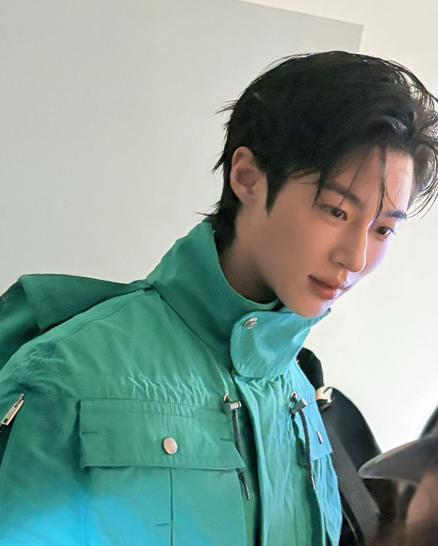 Latest photo of Byeon Wooseok