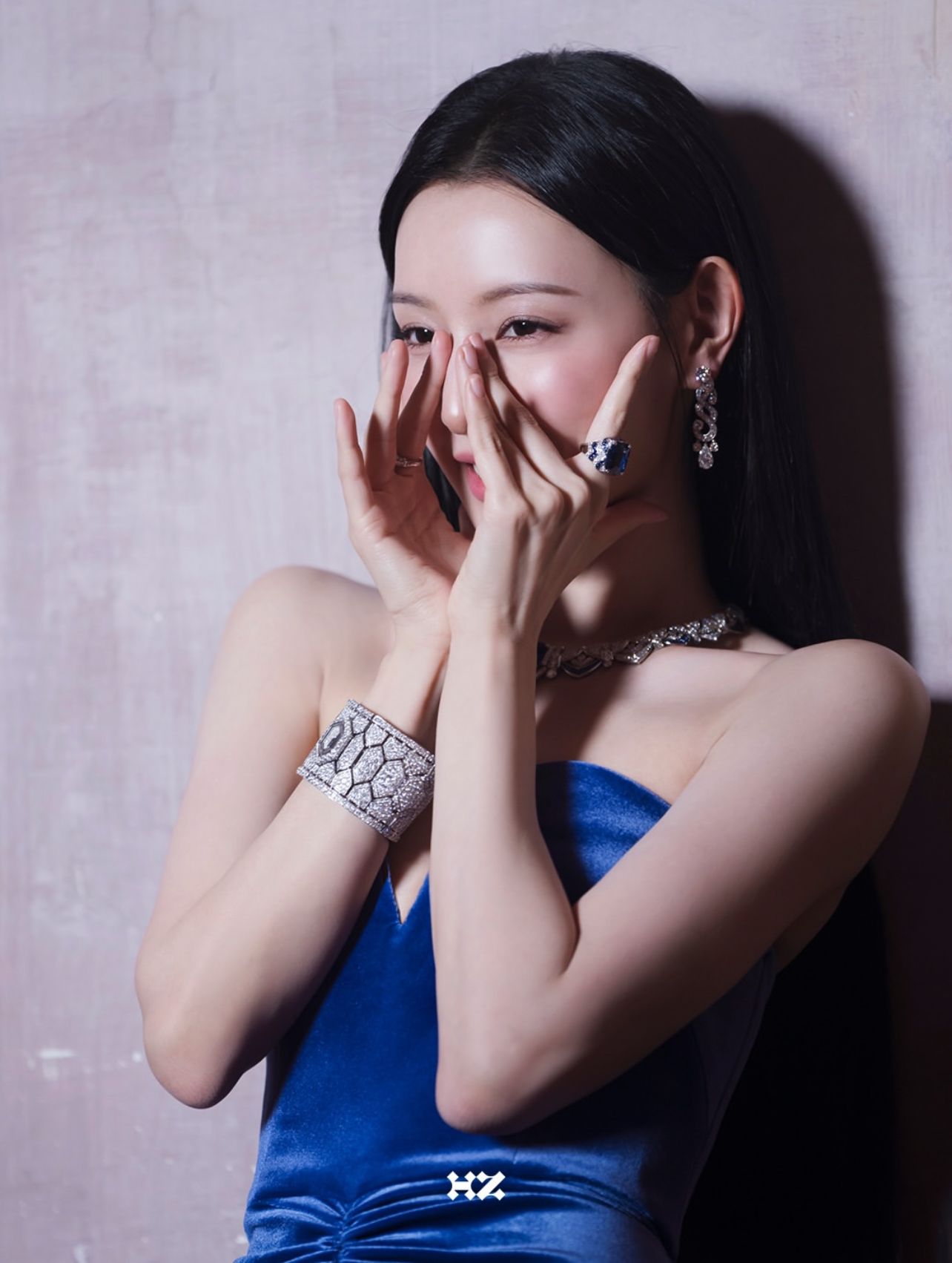 Behind-the-scenes cut of Kim Jiwon