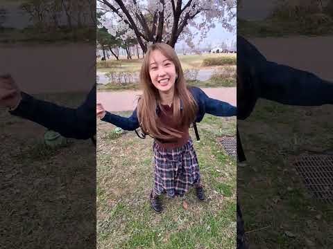 Momen yang diabadikan oleh penggemar Jeon Yujin