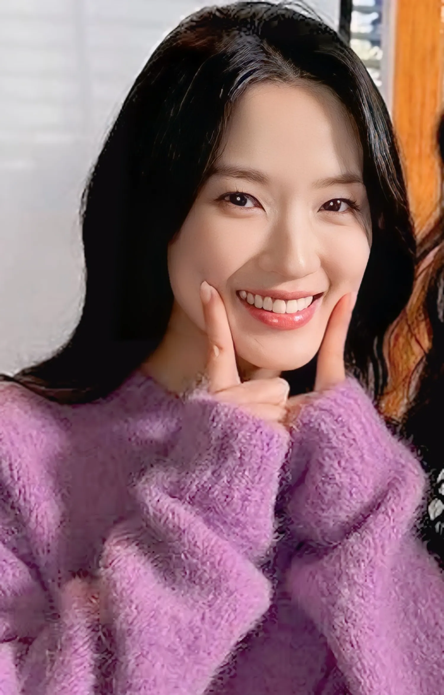 Behind-the-scenes cut of Kim Hyeyoon