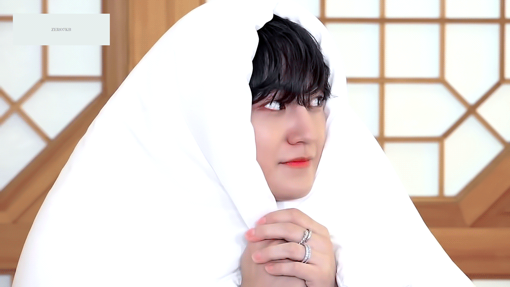 Behind-the-scenes cut of Kim Bum