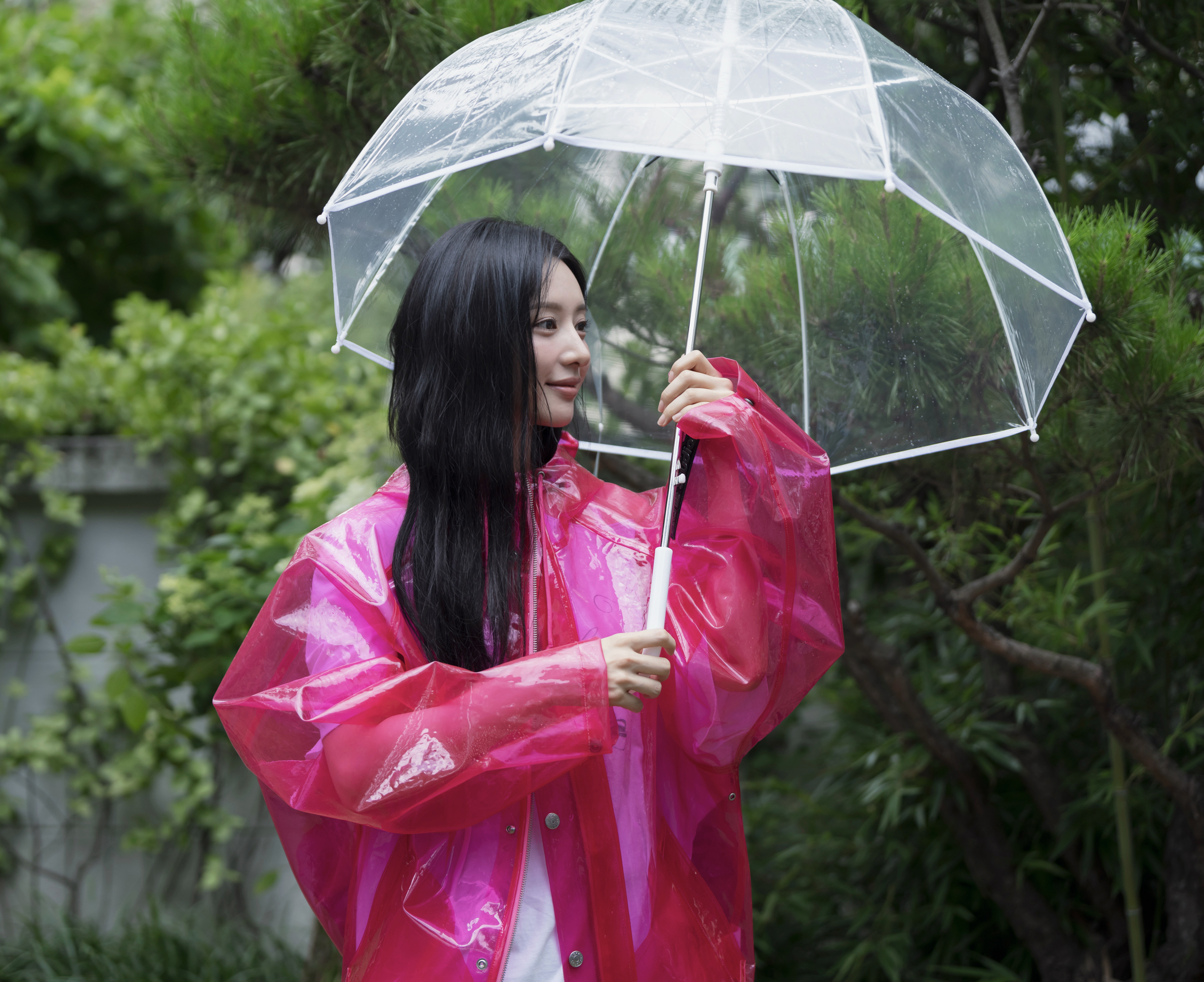 Behind-the-scenes cut of Kim Jiwon