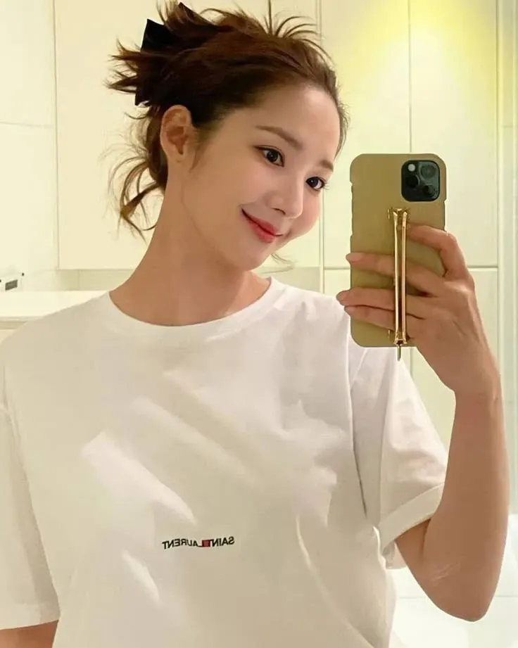 Latest photo of Park Minyoung