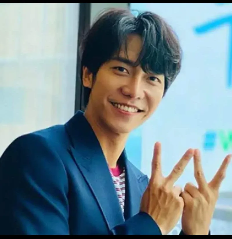 Foto terbaru dari Lee Seunggi