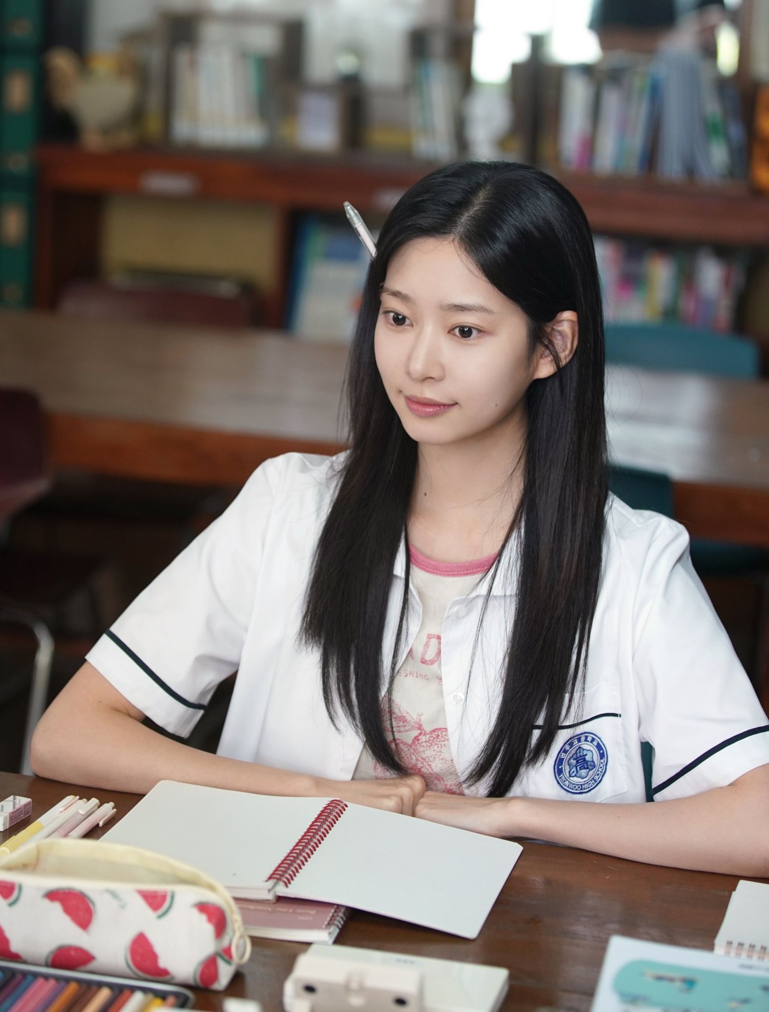 Behind-the-scenes cut of Kim Minju