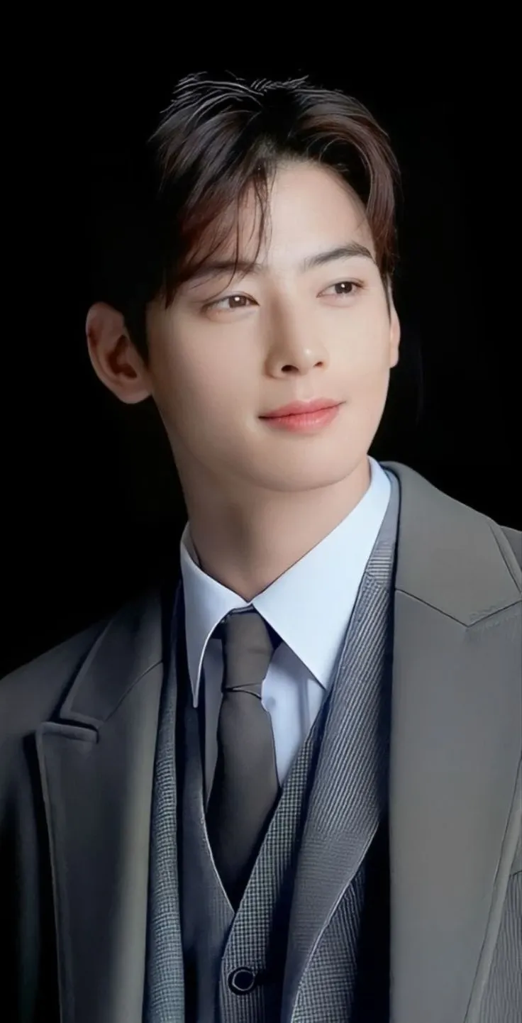 Behind-the-scenes cut of Cha Eunwoo