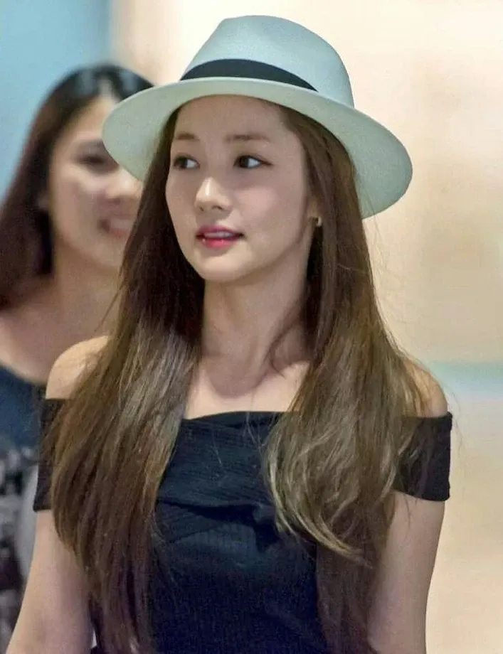 Foto kegiatan terbaru dari Park Minyoung