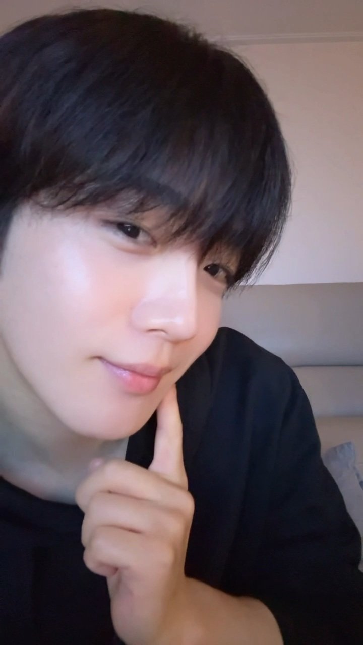 김요한의 팬들이 직접 만든 특별한 배경화면