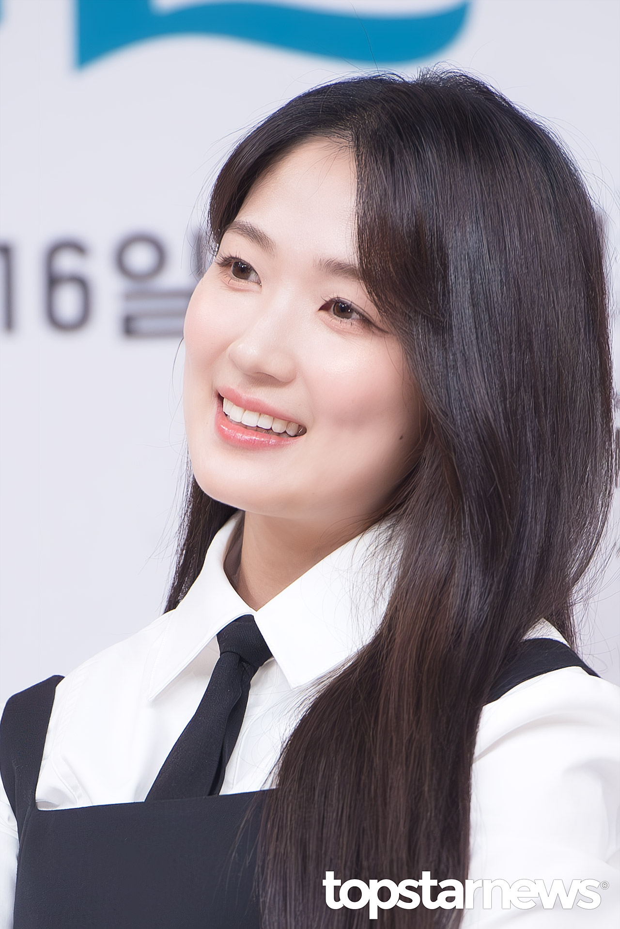 Behind-the-scenes cut of Kim Hyeyoon