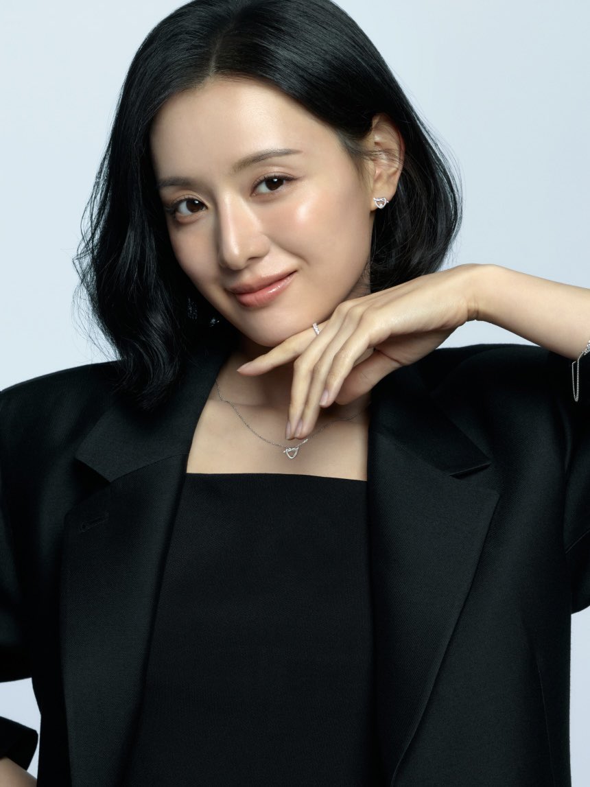 Behind-the-scenes cut of Kim Jiwon