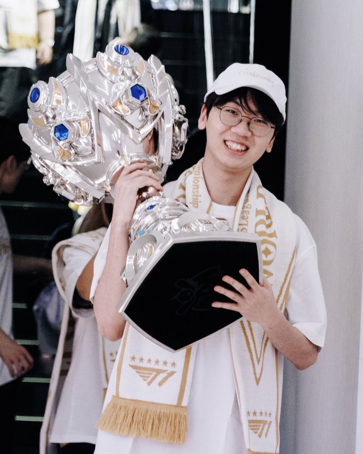 Behind-the-scenes cut of Doran