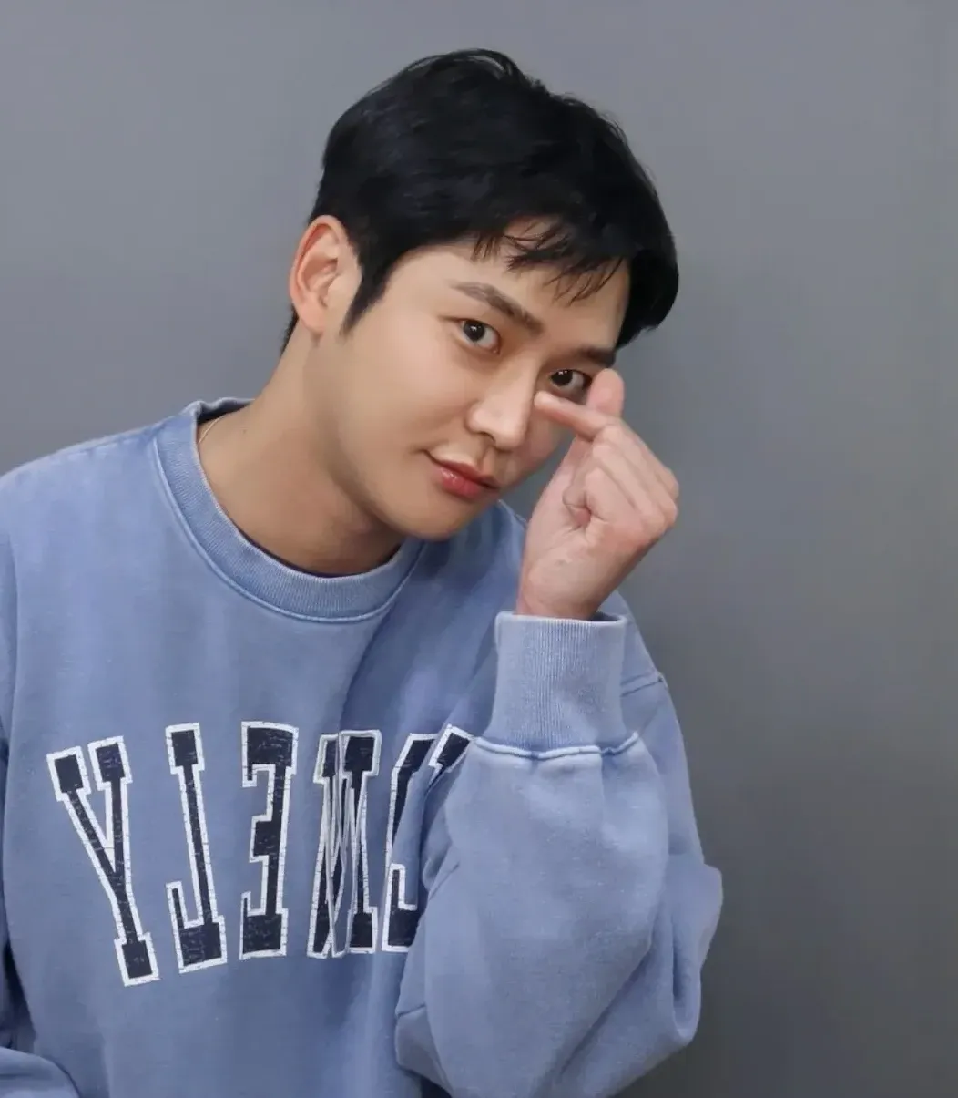 Foto kegiatan terbaru dari Rowoon