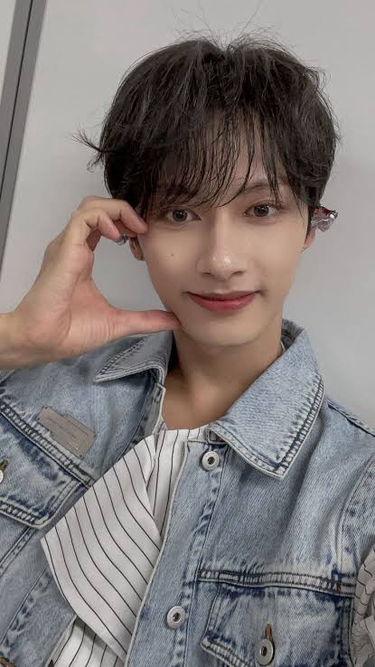 最爱偶像名人粉丝团推荐的文俊辉背景图片