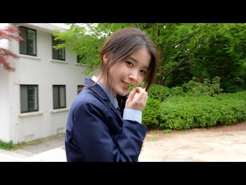 Foto kegiatan terbaru dari IU