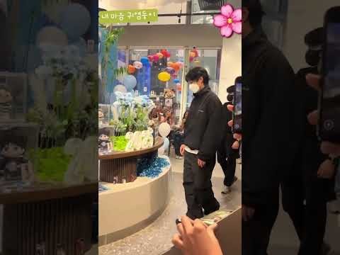 Behind-the-scenes cut of Park Bogum
