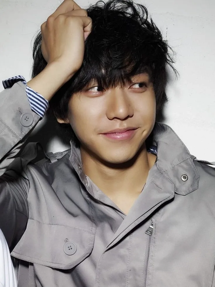 Foto terbaru dari Lee Seunggi