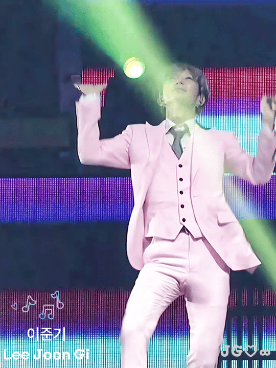 A moment captured by a fan of Lee Joongi