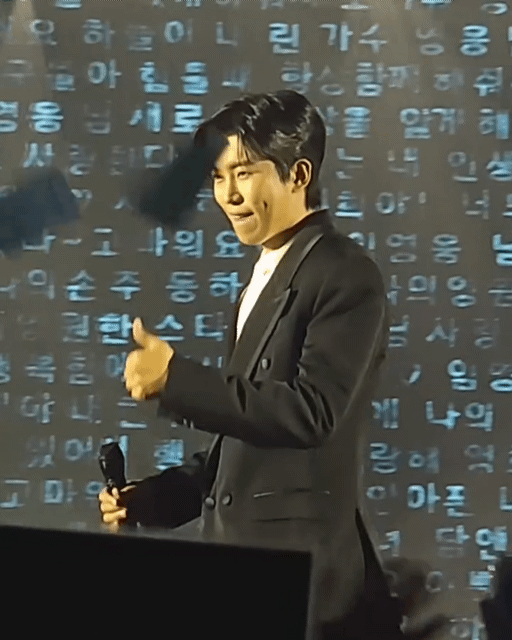 A moment captured by a fan of Lim Youngwoong