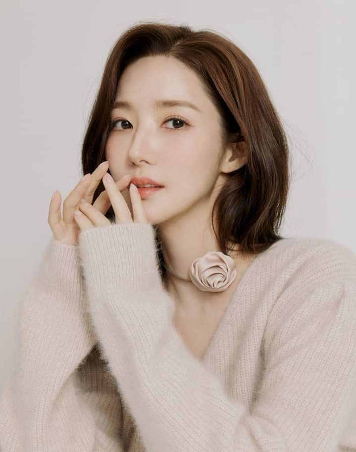 Behind-the-scenes cut of Park Minyoung