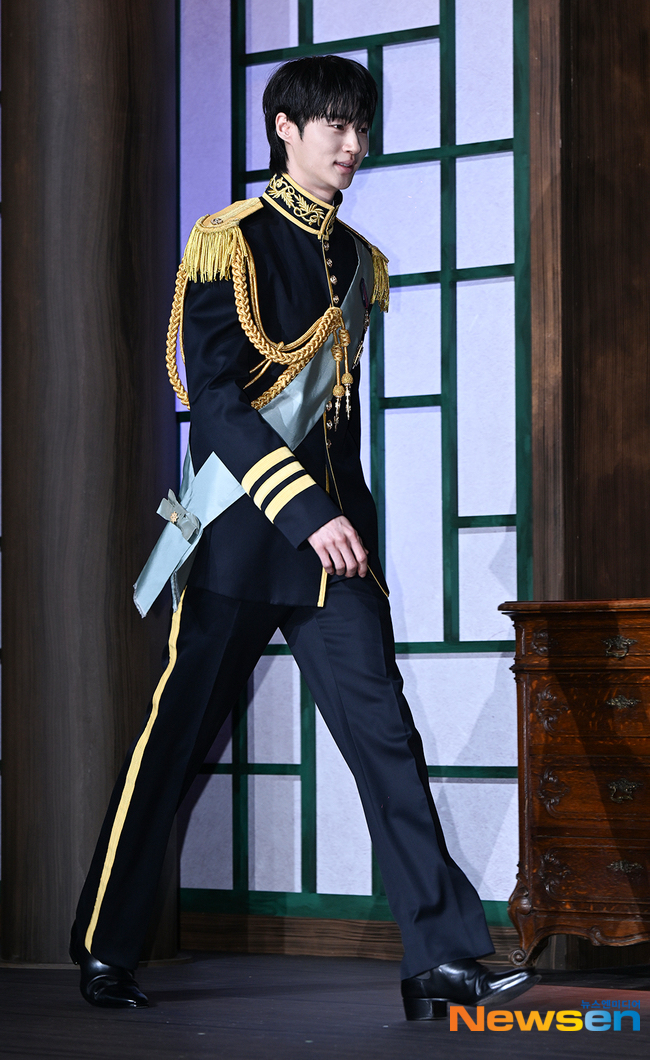 Recent activity shot of Byeon Wooseok