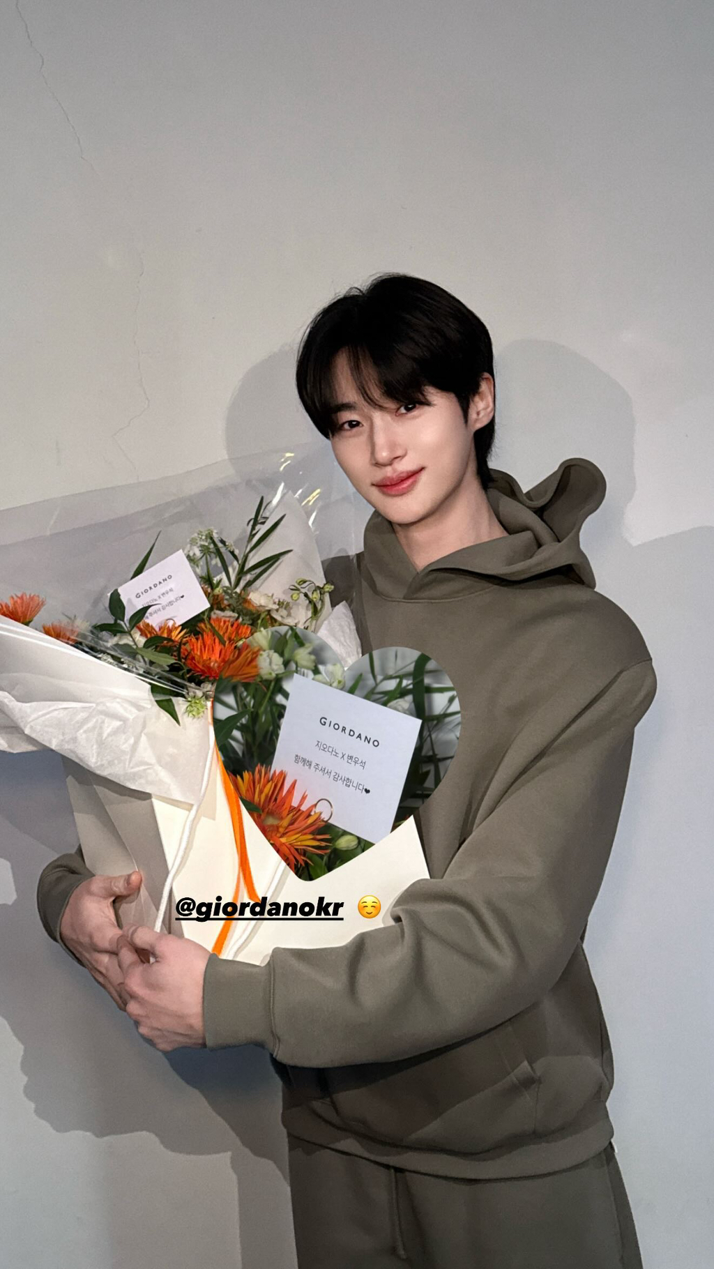 Emotional wallpaper shared by fans for Byeon Wooseok