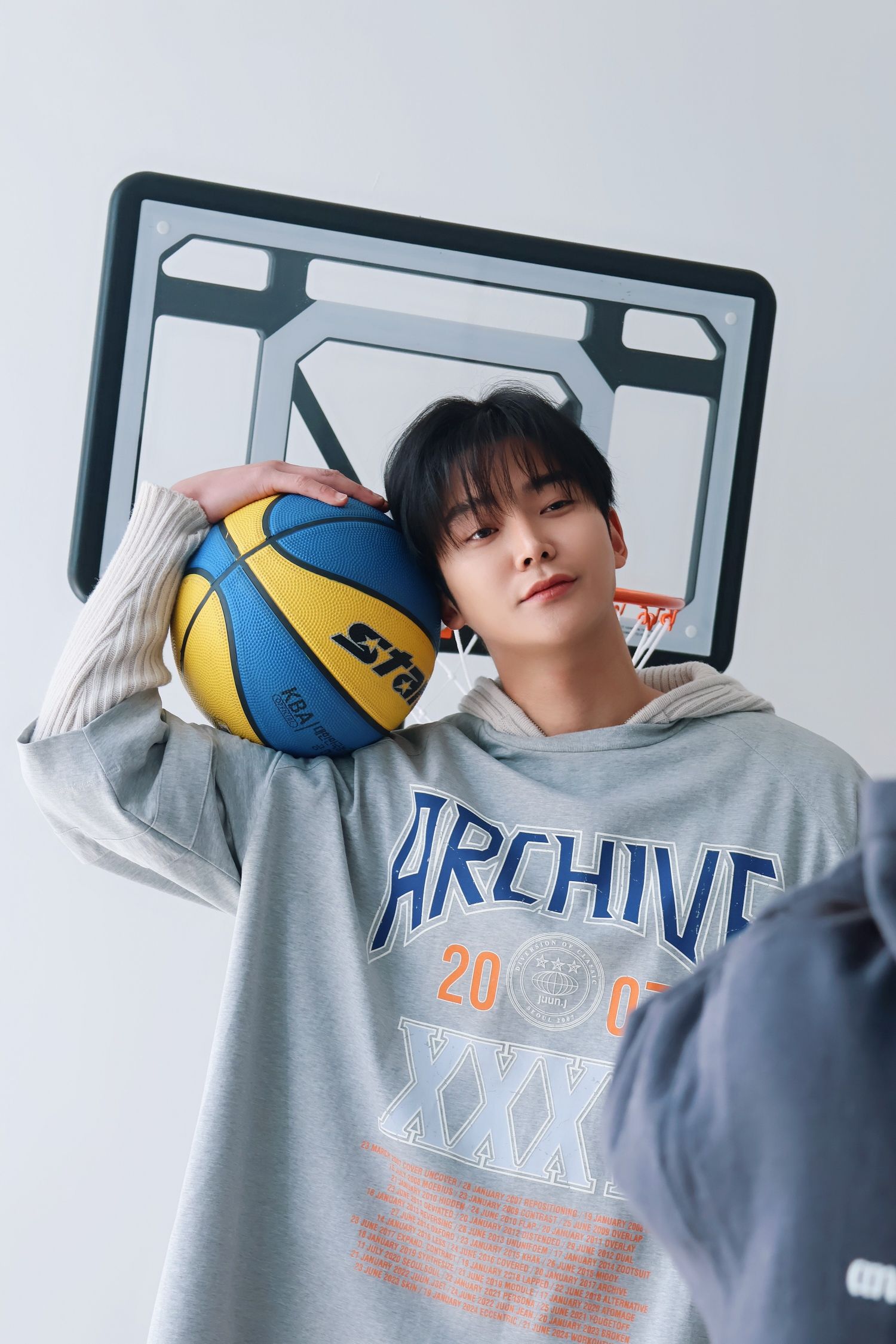 로운의 비하인드 컷