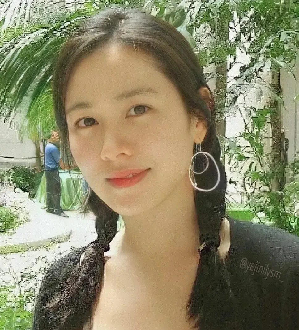 孙艺珍的近期活动照