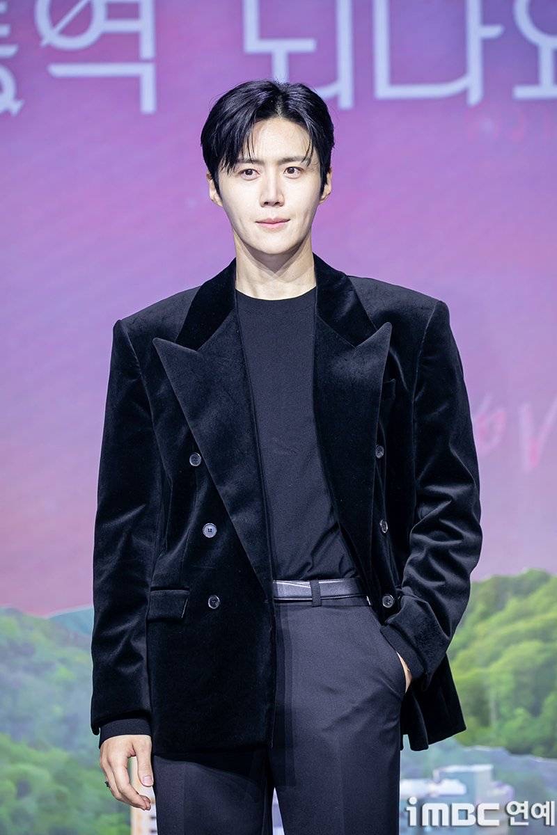 Behind-the-scenes cut of Kim Seonho