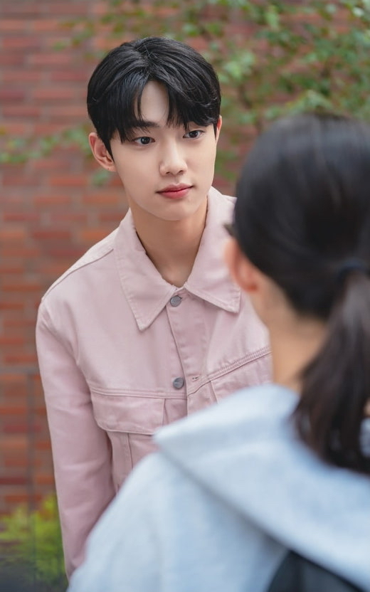 Behind-the-scenes cut of Cho Junyoung