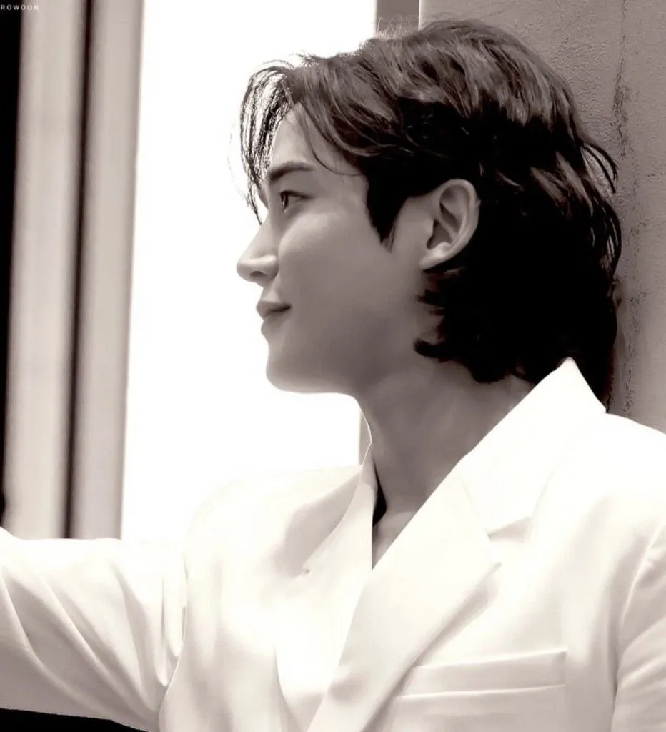 로운의 최신 사진