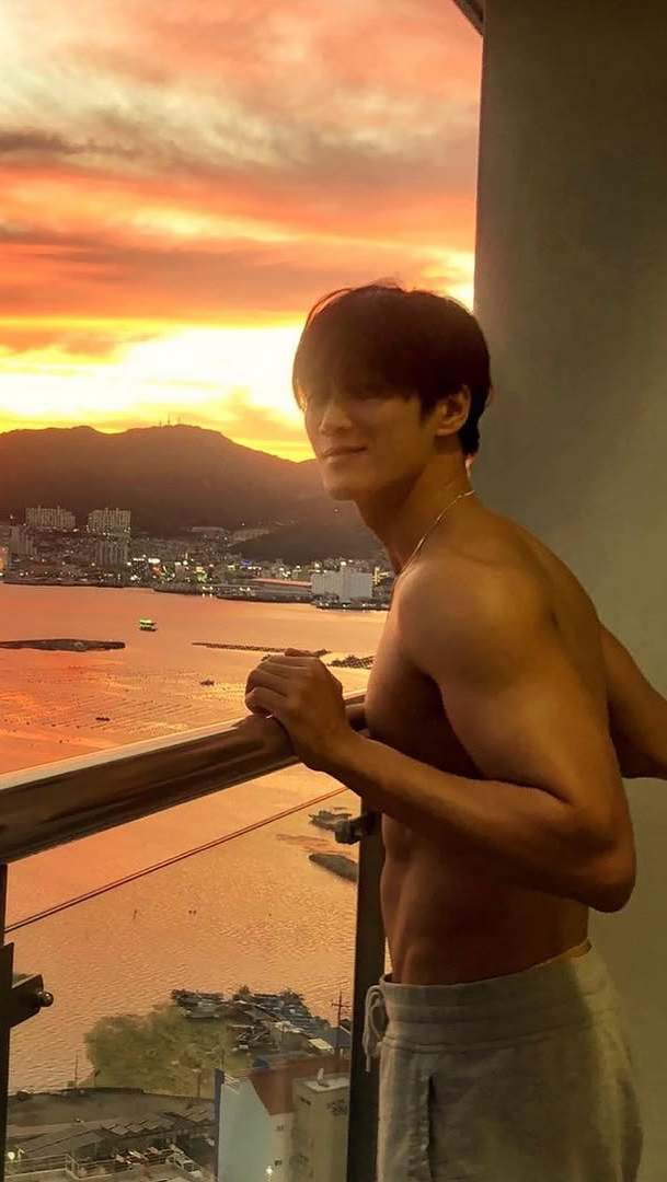Today's popular wallpaper in Ahn Bohyun community