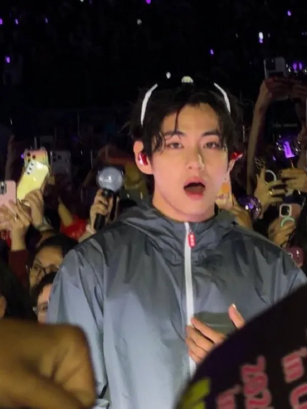 A moment captured by a fan of Kim Taehyung (V)