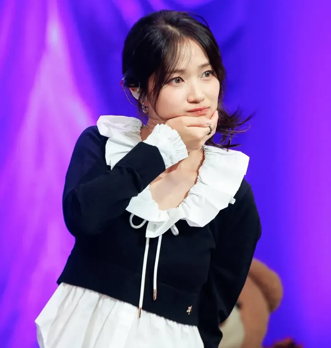 Behind-the-scenes cut of Kim Hyeyoon