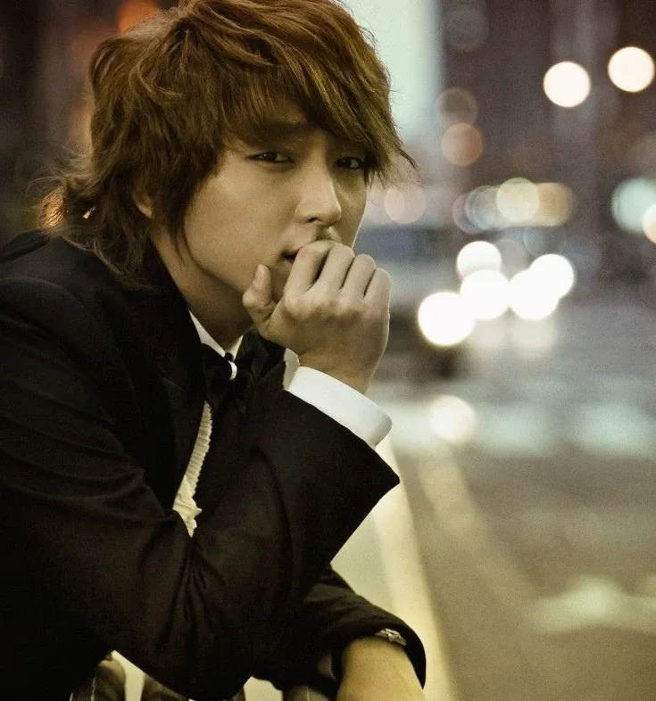 A moment captured by a fan of Lee Joongi