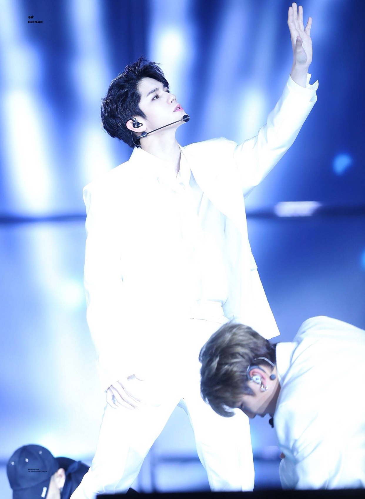 粉丝拍下的邕圣祐瞬间