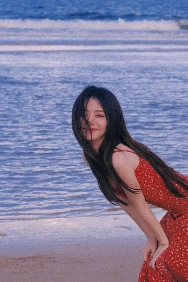 Behind-the-scenes cut of Tan Song Yun
