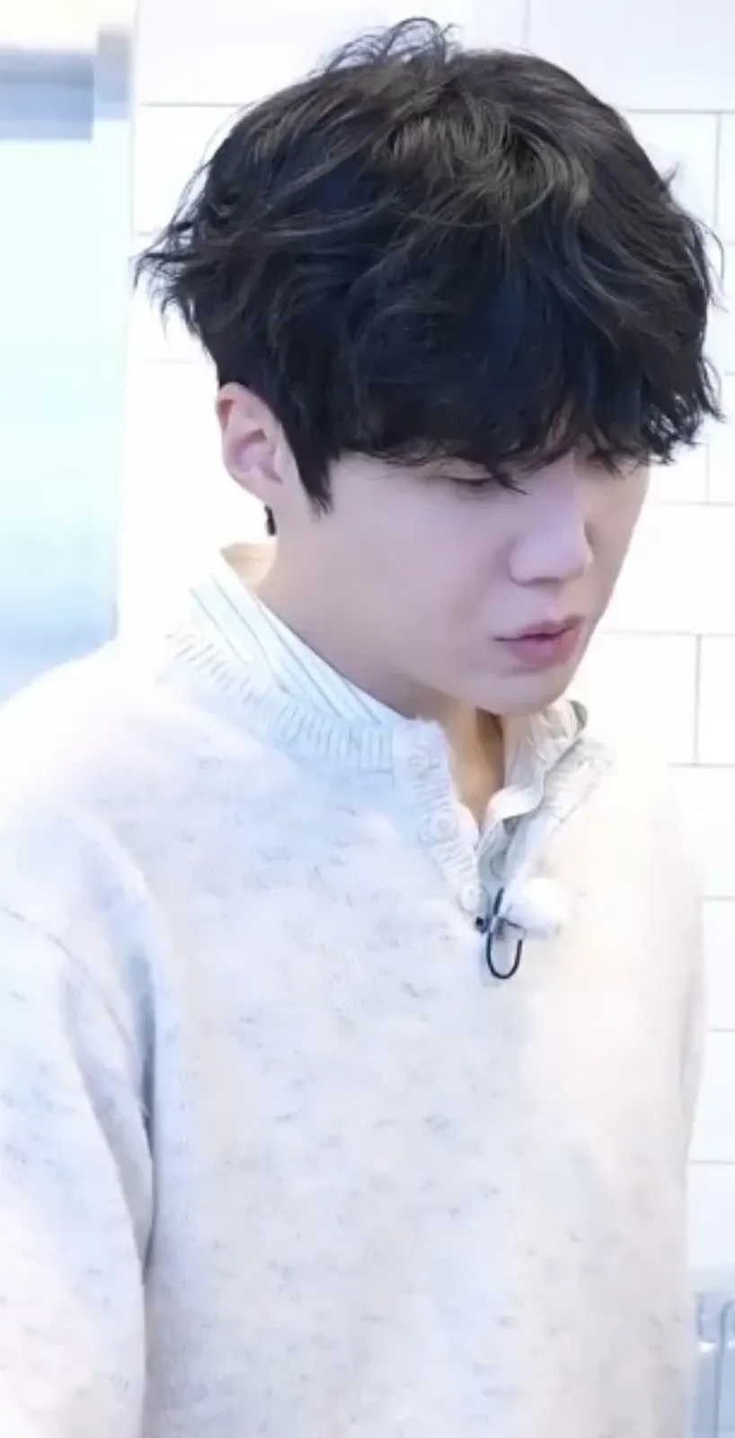 Behind-the-scenes cut of Kim Seonho