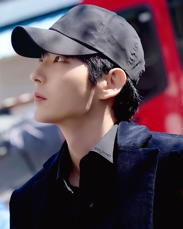 Behind-the-scenes cut of Lee Joongi