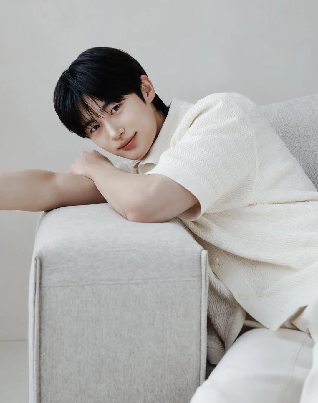 Behind-the-scenes cut of Byeon Wooseok